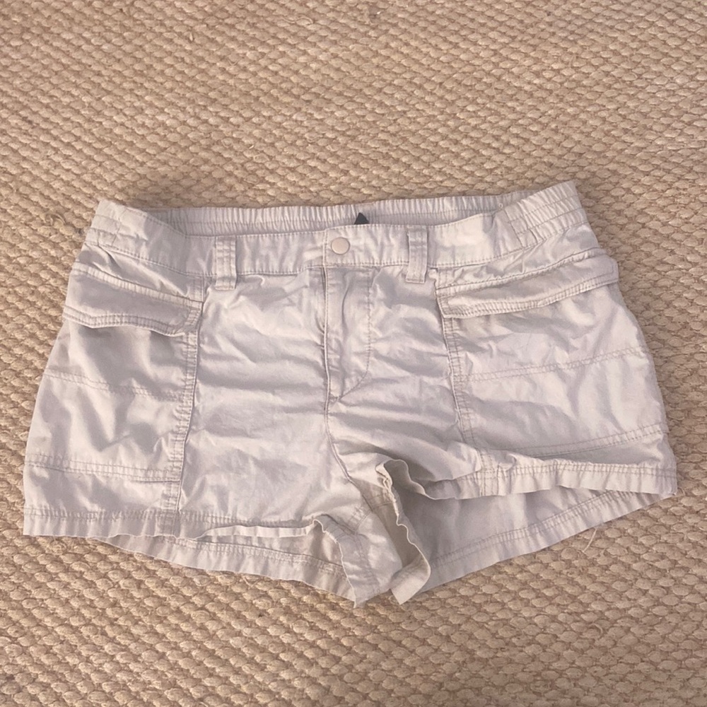 H&M mid rise cargo shorts, size L/10